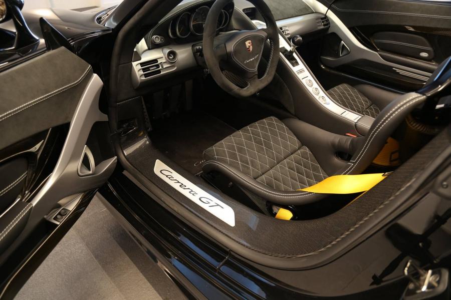 Интерьер Porsche Carrera GT by Edo Competition 2015 года  (фото 15 из 16)